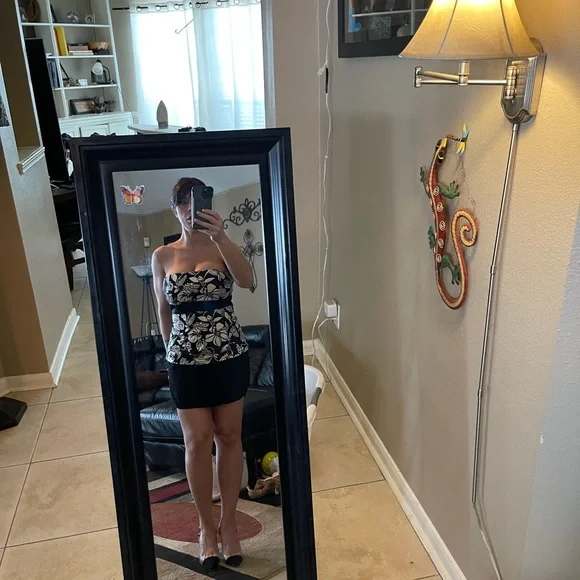 Sexy strapless top from White House black market - Picture 5 of 6